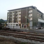 รูปหน้าโรงแรมถ่ายจากสถานีรถไฟตรัง